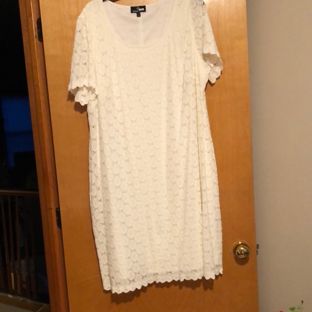 White summer laced dres